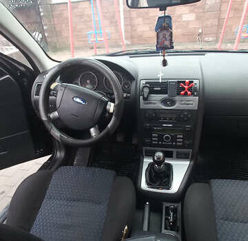 Черный Форд Мондео, объемом двигателя 2 л и пробегом 236 тыс. км за 5400 $, фото 8 на Automoto.ua