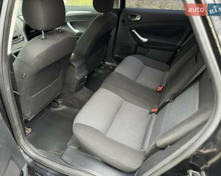 Черный Форд Мондео, объемом двигателя 1.75 л и пробегом 240 тыс. км за 3999 $, фото 10 на Automoto.ua