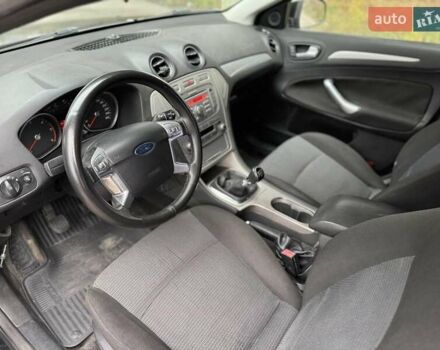 Черный Форд Мондео, объемом двигателя 1.75 л и пробегом 240 тыс. км за 3999 $, фото 7 на Automoto.ua