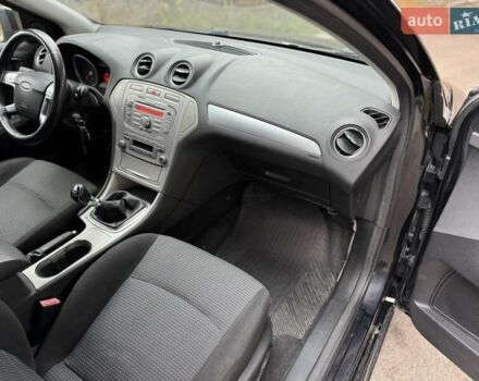 Черный Форд Мондео, объемом двигателя 1.75 л и пробегом 240 тыс. км за 3999 $, фото 9 на Automoto.ua