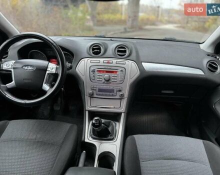 Черный Форд Мондео, объемом двигателя 1.75 л и пробегом 240 тыс. км за 3999 $, фото 8 на Automoto.ua