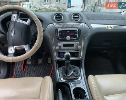 Черный Форд Мондео, объемом двигателя 2 л и пробегом 209 тыс. км за 5900 $, фото 6 на Automoto.ua