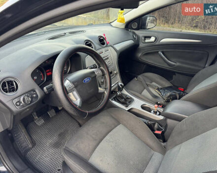 Черный Форд Мондео, объемом двигателя 2 л и пробегом 240 тыс. км за 4950 $, фото 7 на Automoto.ua
