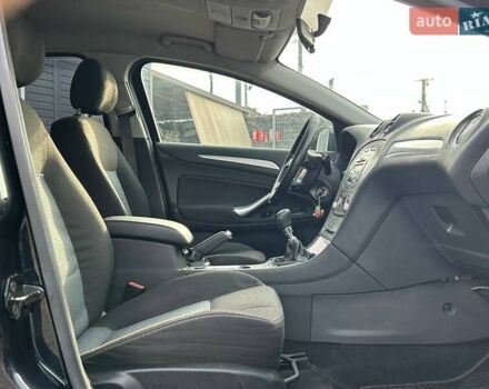 Черный Форд Мондео, объемом двигателя 1.8 л и пробегом 225 тыс. км за 6800 $, фото 33 на Automoto.ua