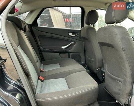 Черный Форд Мондео, объемом двигателя 1.8 л и пробегом 225 тыс. км за 6800 $, фото 29 на Automoto.ua