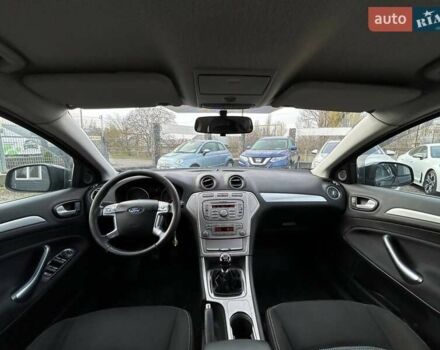 Черный Форд Мондео, объемом двигателя 1.8 л и пробегом 225 тыс. км за 6800 $, фото 30 на Automoto.ua