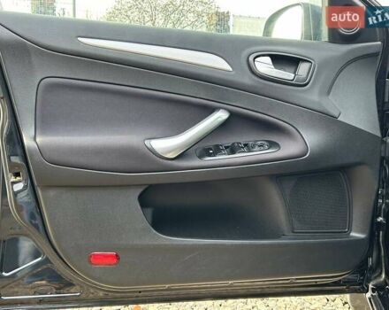 Черный Форд Мондео, объемом двигателя 1.8 л и пробегом 225 тыс. км за 6800 $, фото 9 на Automoto.ua