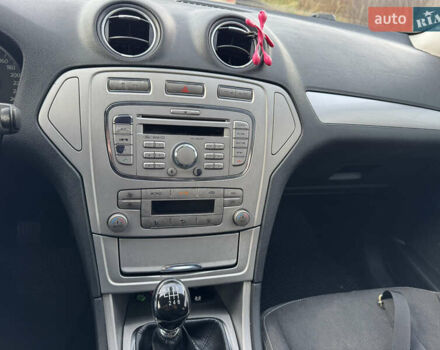 Черный Форд Мондео, объемом двигателя 2 л и пробегом 240 тыс. км за 4950 $, фото 5 на Automoto.ua