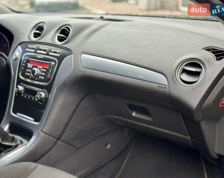 Черный Форд Мондео, объемом двигателя 2 л и пробегом 330 тыс. км за 7190 $, фото 25 на Automoto.ua