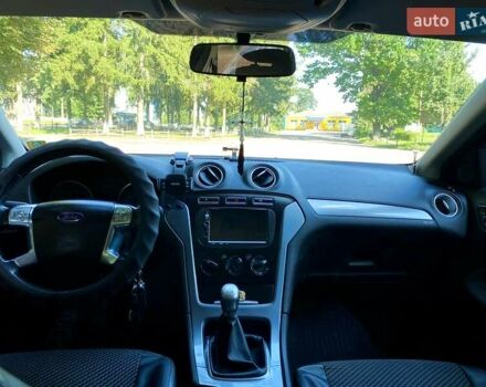 Черный Форд Мондео, объемом двигателя 1.6 л и пробегом 267 тыс. км за 7000 $, фото 8 на Automoto.ua