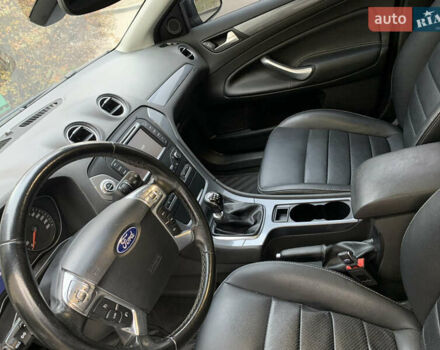 Черный Форд Мондео, объемом двигателя 1.6 л и пробегом 130 тыс. км за 8000 $, фото 1 на Automoto.ua