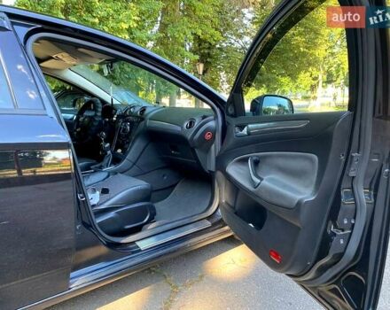 Черный Форд Мондео, объемом двигателя 1.6 л и пробегом 267 тыс. км за 7000 $, фото 10 на Automoto.ua