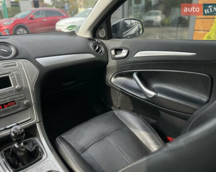 Чорний Форд Мондео, об'ємом двигуна 2 л та пробігом 265 тис. км за 8600 $, фото 47 на Automoto.ua