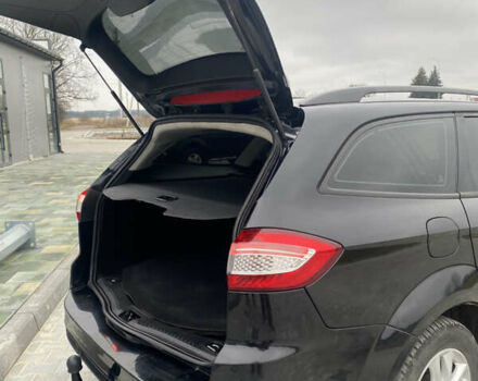 Черный Форд Мондео, объемом двигателя 1.6 л и пробегом 250 тыс. км за 7000 $, фото 4 на Automoto.ua