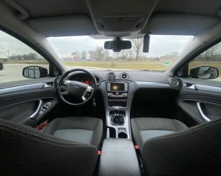 Черный Форд Мондео, объемом двигателя 1.6 л и пробегом 250 тыс. км за 7000 $, фото 6 на Automoto.ua