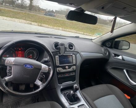 Черный Форд Мондео, объемом двигателя 1.6 л и пробегом 250 тыс. км за 7000 $, фото 4 на Automoto.ua