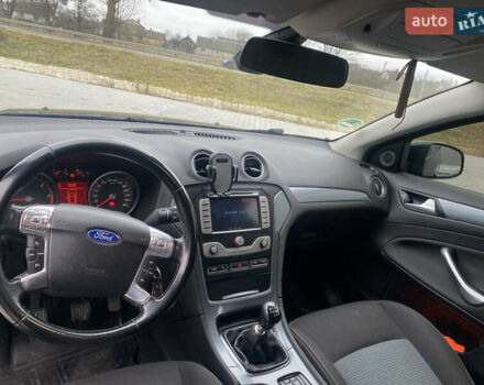 Черный Форд Мондео, объемом двигателя 1.6 л и пробегом 250 тыс. км за 7000 $, фото 8 на Automoto.ua