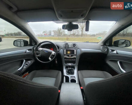 Черный Форд Мондео, объемом двигателя 1.6 л и пробегом 250 тыс. км за 7000 $, фото 7 на Automoto.ua