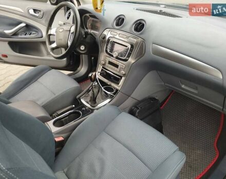 Чорний Форд Мондео, об'ємом двигуна 1.75 л та пробігом 300 тис. км за 5500 $, фото 9 на Automoto.ua