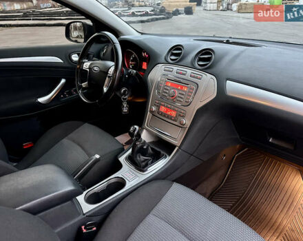 Чорний Форд Мондео, об'ємом двигуна 2 л та пробігом 266 тис. км за 6499 $, фото 24 на Automoto.ua