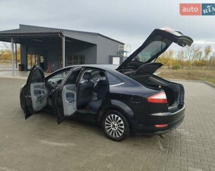 Чорний Форд Мондео, об'ємом двигуна 1.75 л та пробігом 300 тис. км за 5500 $, фото 4 на Automoto.ua