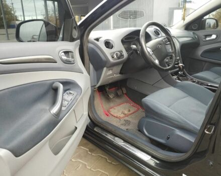 Чорний Форд Мондео, об'ємом двигуна 1.8 л та пробігом 300 тис. км за 5500 $, фото 4 на Automoto.ua