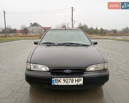 Черный Форд Мондео, объемом двигателя 1.8 л и пробегом 297 тыс. км за 1500 $, фото 1 на Automoto.ua