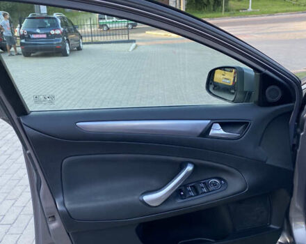 Коричневий Форд Мондео, об'ємом двигуна 2 л та пробігом 244 тис. км за 7600 $, фото 25 на Automoto.ua