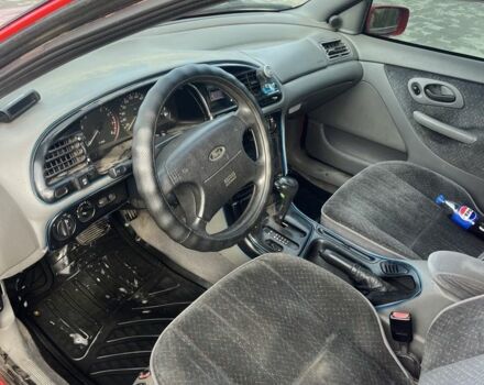 Красный Форд Мондео, объемом двигателя 1.8 л и пробегом 100 тыс. км за 1900 $, фото 4 на Automoto.ua