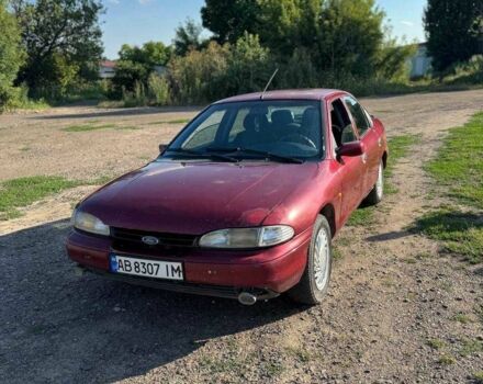 Красный Форд Мондео, объемом двигателя 1.6 л и пробегом 350 тыс. км за 1100 $, фото 1 на Automoto.ua
