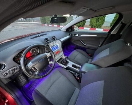 Красный Форд Мондео, объемом двигателя 1.8 л и пробегом 360 тыс. км за 4500 $, фото 19 на Automoto.ua