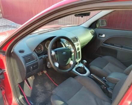 Красный Форд Мондео, объемом двигателя 1.8 л и пробегом 352 тыс. км за 3000 $, фото 4 на Automoto.ua