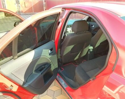 Красный Форд Мондео, объемом двигателя 1.8 л и пробегом 352 тыс. км за 3000 $, фото 3 на Automoto.ua