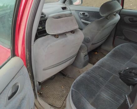 Красный Форд Мондео, объемом двигателя 1.8 л и пробегом 256 тыс. км за 800 $, фото 5 на Automoto.ua