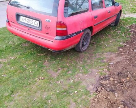 Красный Форд Мондео, объемом двигателя 1.8 л и пробегом 256 тыс. км за 800 $, фото 3 на Automoto.ua