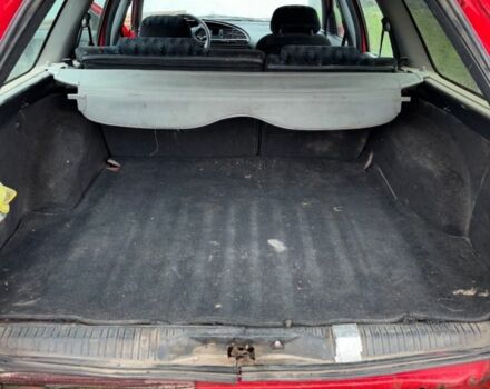 Красный Форд Мондео, объемом двигателя 1.6 л и пробегом 300 тыс. км за 1100 $, фото 4 на Automoto.ua