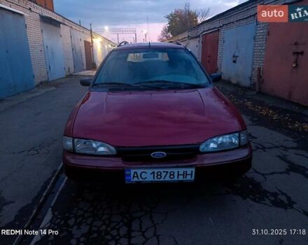 Красный Форд Мондео, объемом двигателя 1.75 л и пробегом 300 тыс. км за 1050 $, фото 2 на Automoto.ua
