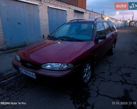 Красный Форд Мондео, объемом двигателя 1.75 л и пробегом 300 тыс. км за 1050 $, фото 5 на Automoto.ua