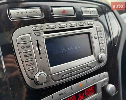 Красный Форд Мондео, объемом двигателя 2 л и пробегом 266 тыс. км за 5790 $, фото 22 на Automoto.ua