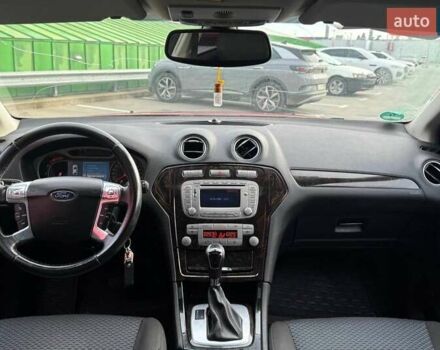 Красный Форд Мондео, объемом двигателя 2 л и пробегом 266 тыс. км за 5990 $, фото 13 на Automoto.ua