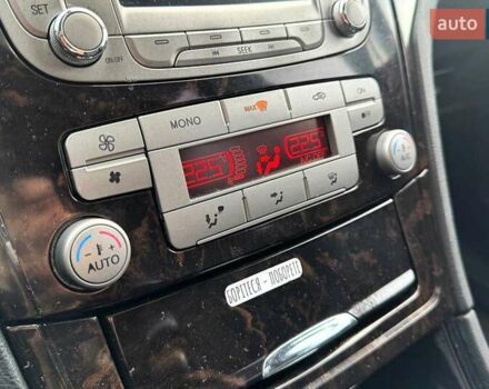 Красный Форд Мондео, объемом двигателя 2 л и пробегом 266 тыс. км за 5990 $, фото 22 на Automoto.ua