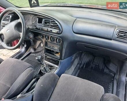 Червоний Форд Мондео, об'ємом двигуна 1.8 л та пробігом 413 тис. км за 1350 $, фото 16 на Automoto.ua