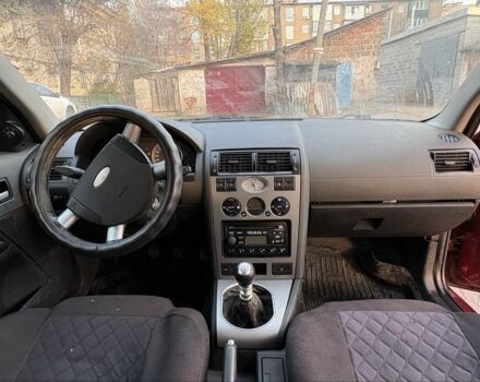 Красный Форд Мондео, объемом двигателя 2 л и пробегом 280 тыс. км за 1450 $, фото 6 на Automoto.ua