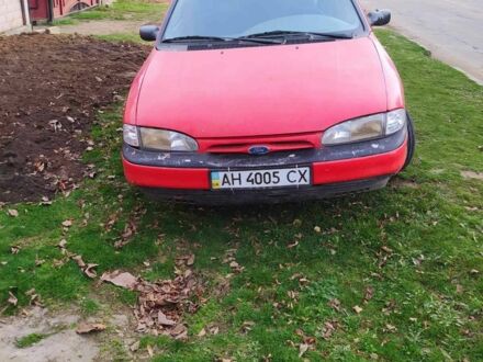 Красный Форд Мондео, объемом двигателя 1.8 л и пробегом 256 тыс. км за 800 $, фото 1 на Automoto.ua