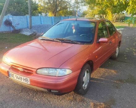 Красный Форд Мондео, объемом двигателя 2 л и пробегом 346 тыс. км за 2500 $, фото 1 на Automoto.ua