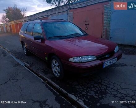 Красный Форд Мондео, объемом двигателя 1.75 л и пробегом 300 тыс. км за 1050 $, фото 1 на Automoto.ua