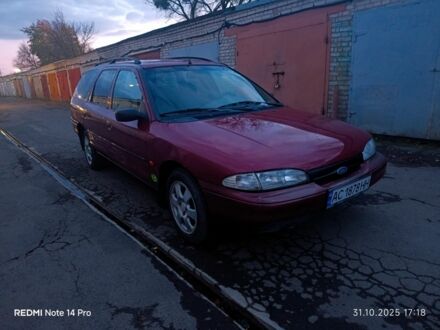 Форд Мондео 1996 в Луцке на Automoto.ua Красный Форд Мондео, объемом двигателя 1.8 л и пробегом 300 тыс. км за 1050 $, фото 1 на Automoto.ua
