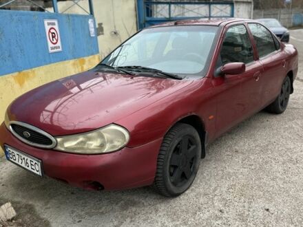 Красный Форд Мондео, объемом двигателя 2 л и пробегом 333 тыс. км за 1100 $, фото 1 на Automoto.ua