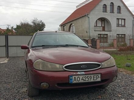 Красный Форд Мондео, объемом двигателя 2 л и пробегом 386 тыс. км за 800 $, фото 1 на Automoto.ua