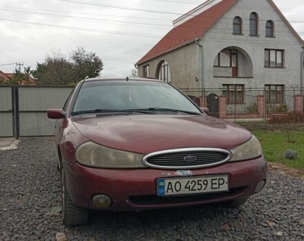 Красный Форд Мондео, объемом двигателя 2 л и пробегом 386 тыс. км за 800 $, фото 1 на Automoto.ua